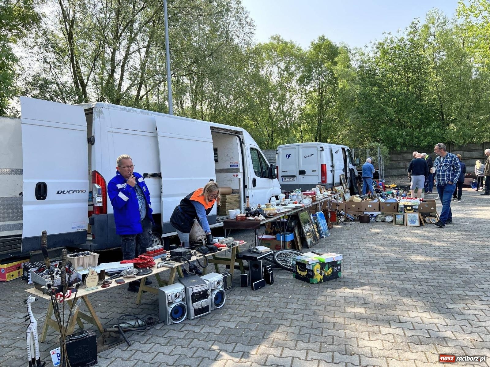 Zdjęcie w galerii na portalu naszraciborz.pl: Róg bawoli i tryptyk. Ciekawostki z targu staroci w Pietrowicach Wielkich wiadomości z regionu