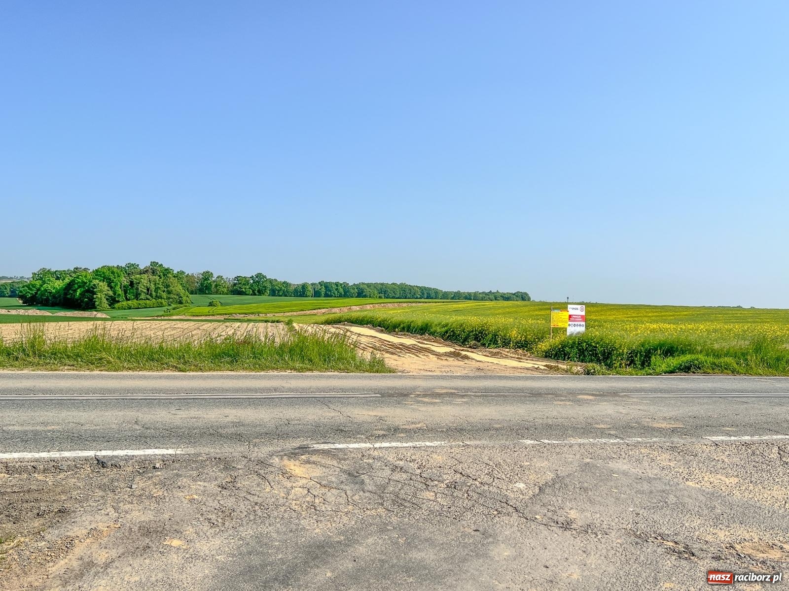 Zdjęcie w galerii na portalu naszraciborz.pl: Przy drodze z Raciborza do Pietrowic Wielkich trwa budowa wiadomości z regionu