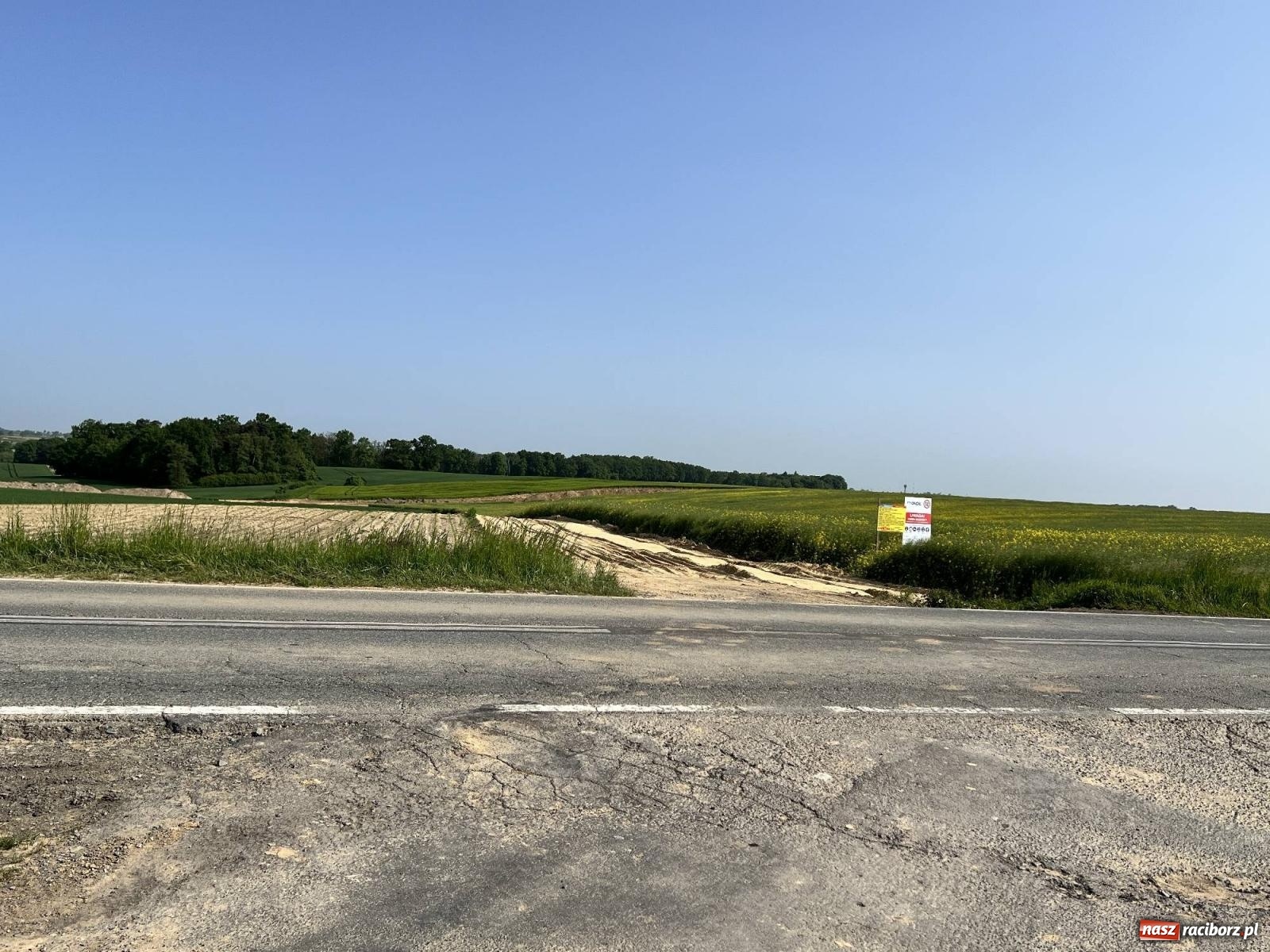 Zdjęcie w galerii na portalu naszraciborz.pl: Przy drodze z Raciborza do Pietrowic Wielkich trwa budowa wiadomości z regionu