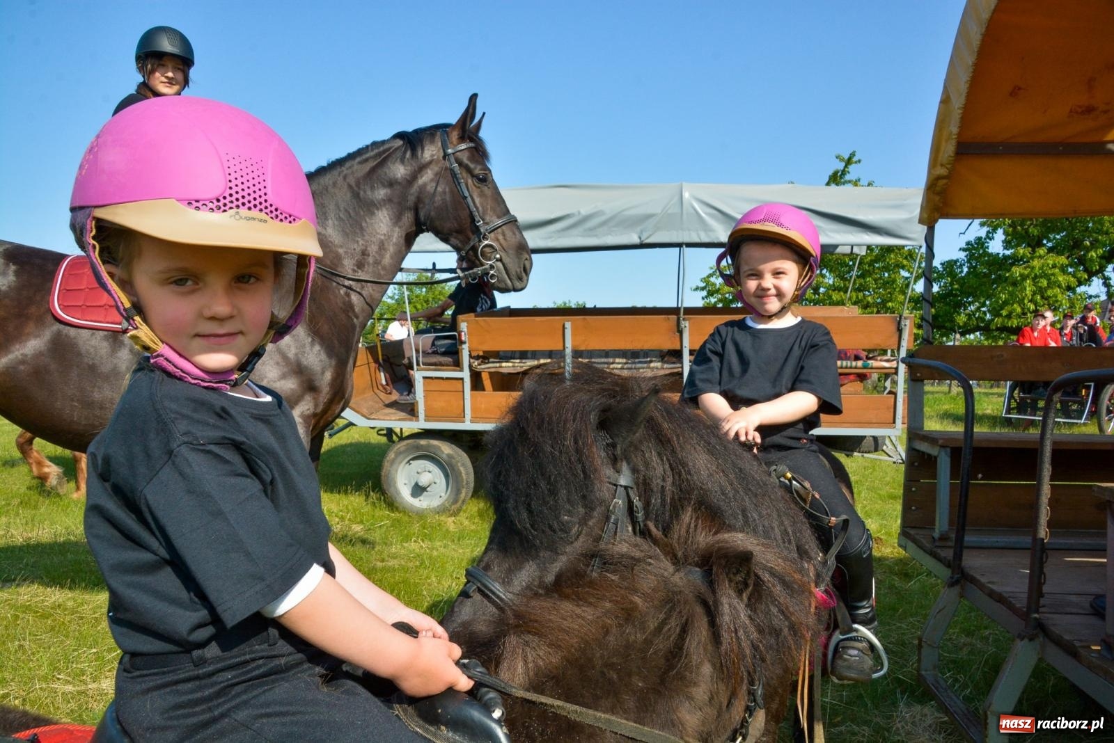 Zdjęcie w galerii na portalu naszraciborz.pl: Przez pola bryczką i wierzchem. Procesja na św. Urbana w Kobyli [FOTO i WIDEO] wiadomości z regionu