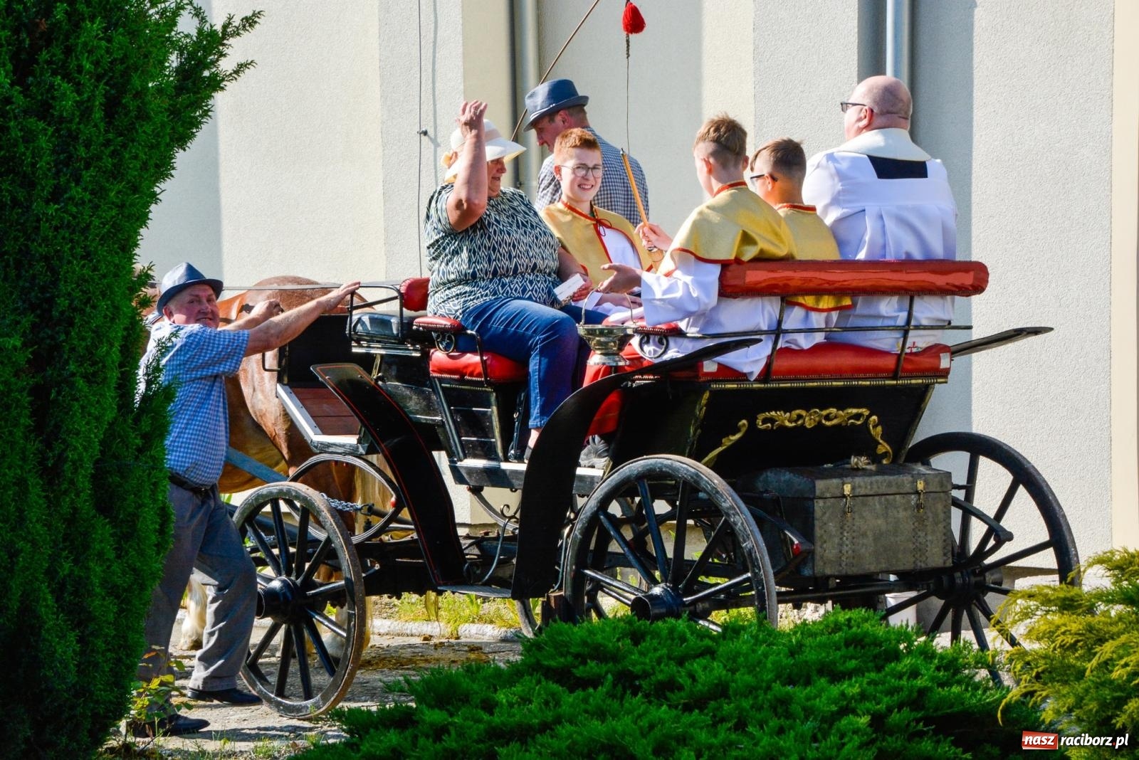 Zdjęcie w galerii na portalu naszraciborz.pl: Przez pola bryczką i wierzchem. Procesja na św. Urbana w Kobyli [FOTO i WIDEO] wiadomości z regionu