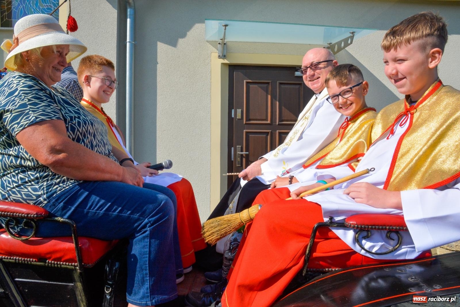 Zdjęcie w galerii na portalu naszraciborz.pl: Przez pola bryczką i wierzchem. Procesja na św. Urbana w Kobyli [FOTO i WIDEO] wiadomości z regionu