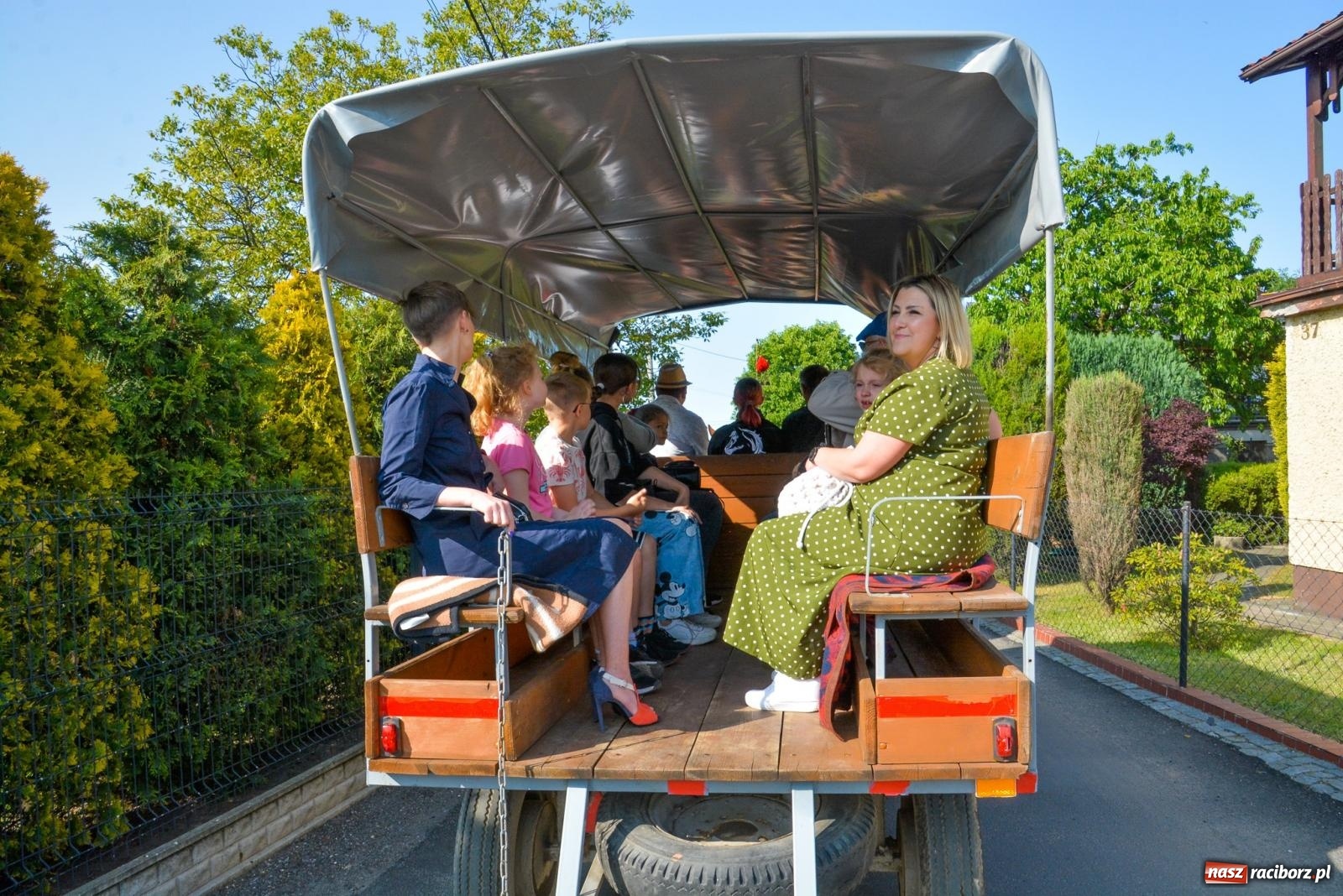 Zdjęcie w galerii na portalu naszraciborz.pl: Przez pola bryczką i wierzchem. Procesja na św. Urbana w Kobyli [FOTO i WIDEO] wiadomości z regionu