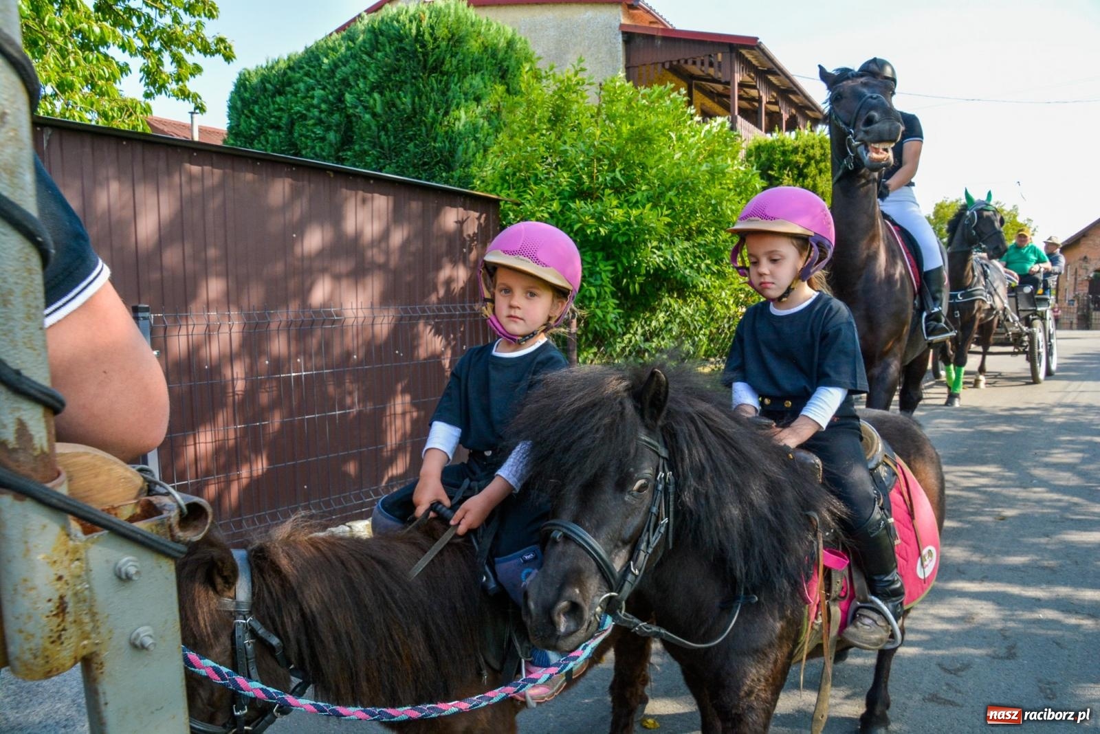 Zdjęcie w galerii na portalu naszraciborz.pl: Przez pola bryczką i wierzchem. Procesja na św. Urbana w Kobyli [FOTO i WIDEO] wiadomości z regionu