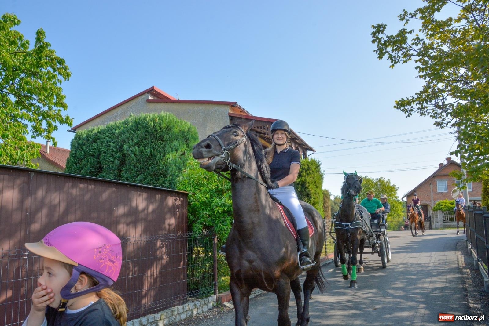 Zdjęcie w galerii na portalu naszraciborz.pl: Przez pola bryczką i wierzchem. Procesja na św. Urbana w Kobyli [FOTO i WIDEO] wiadomości z regionu