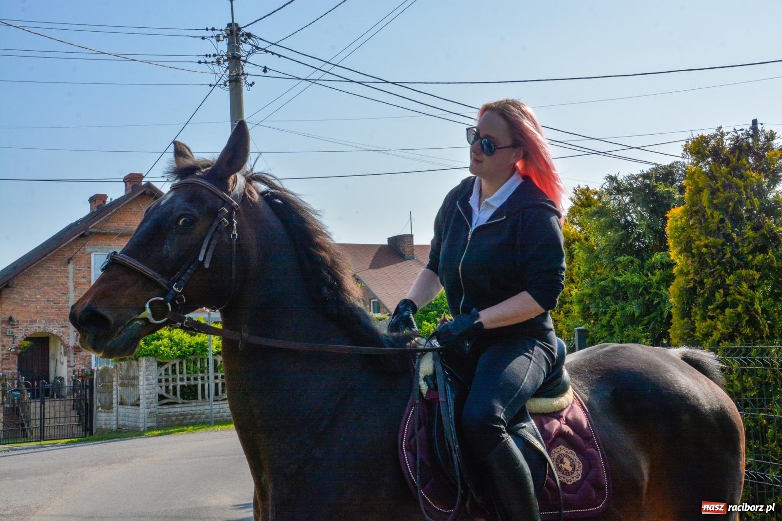 Zdjęcie w galerii na portalu naszraciborz.pl: Przez pola bryczką i wierzchem. Procesja na św. Urbana w Kobyli [FOTO i WIDEO] wiadomości z regionu