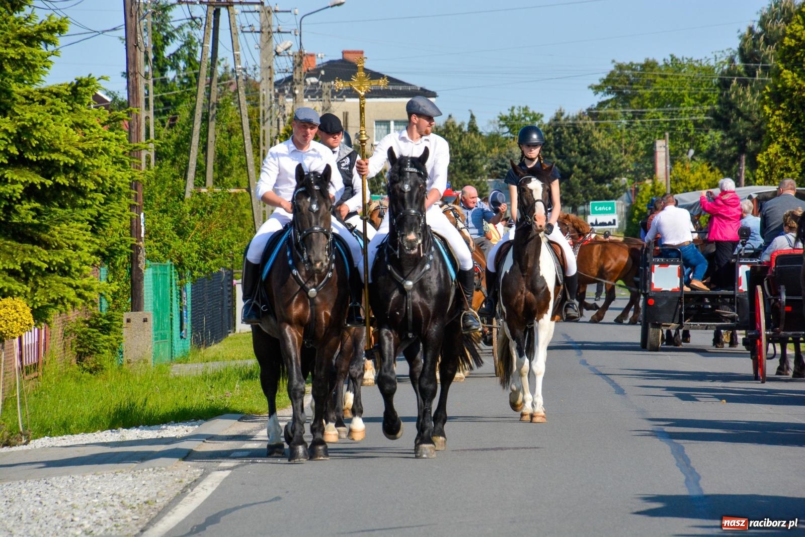 Zdjęcie w galerii na portalu naszraciborz.pl: Przez pola bryczką i wierzchem. Procesja na św. Urbana w Kobyli [FOTO i WIDEO] wiadomości z regionu