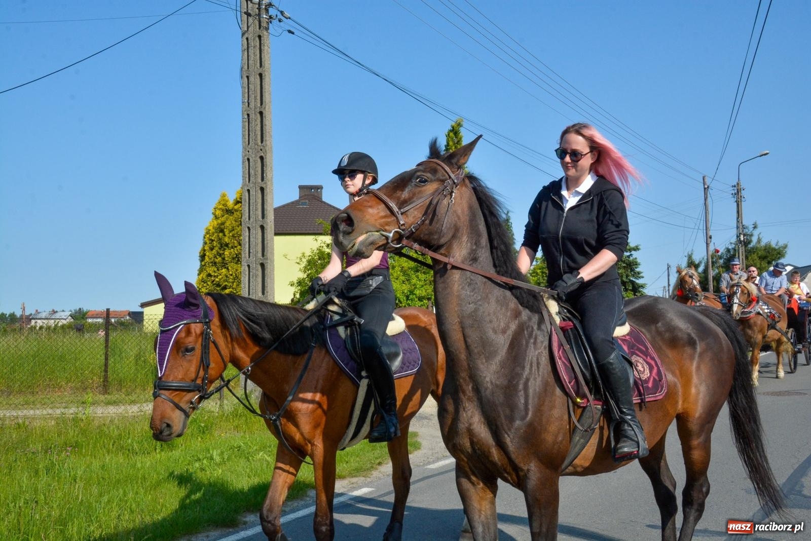 Zdjęcie w galerii na portalu naszraciborz.pl: Przez pola bryczką i wierzchem. Procesja na św. Urbana w Kobyli [FOTO i WIDEO] wiadomości z regionu
