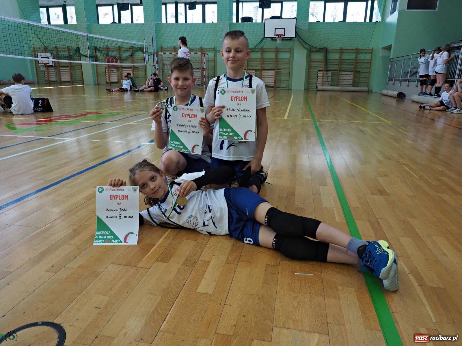 Zdjęcie w galerii na portalu naszraciborz.pl: Gramy dla mamy - młodzi siatkarze rywalizowali w arenie przy Łąkowej [FOTO i WIDEO] wiadomości z regionu