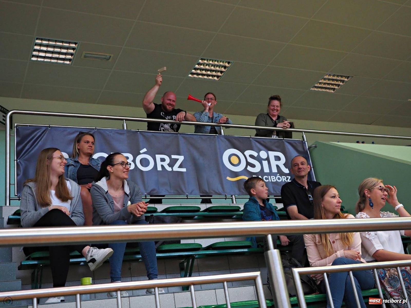 Zdjęcie w galerii na portalu naszraciborz.pl: Gramy dla mamy - młodzi siatkarze rywalizowali w arenie przy Łąkowej [FOTO i WIDEO] wiadomości z regionu