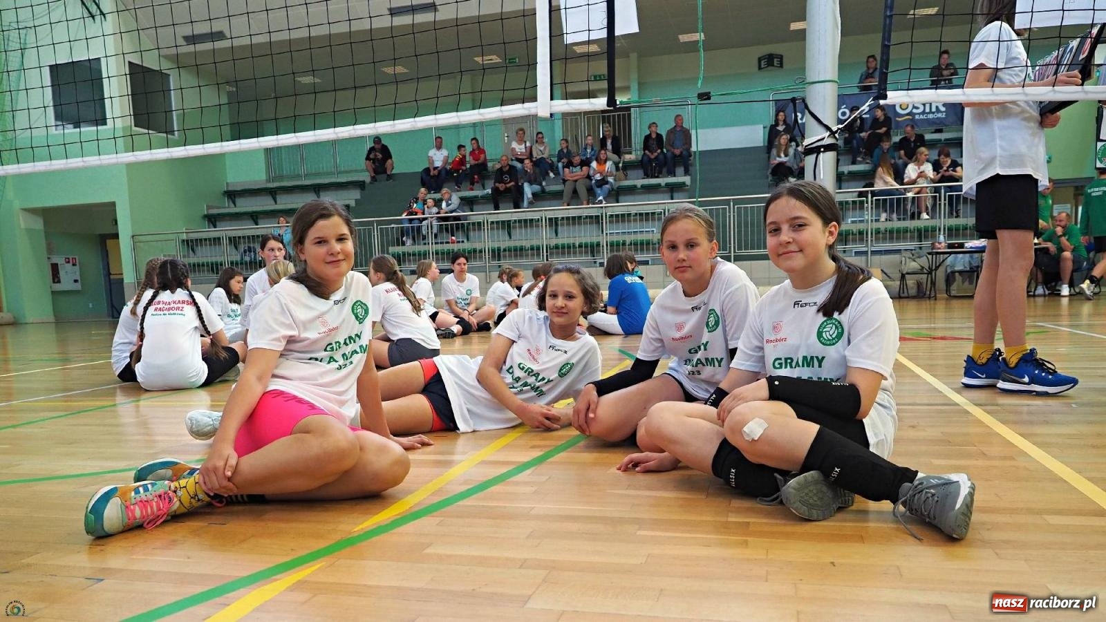 Zdjęcie w galerii na portalu naszraciborz.pl: Gramy dla mamy - młodzi siatkarze rywalizowali w arenie przy Łąkowej [FOTO i WIDEO] wiadomości z regionu