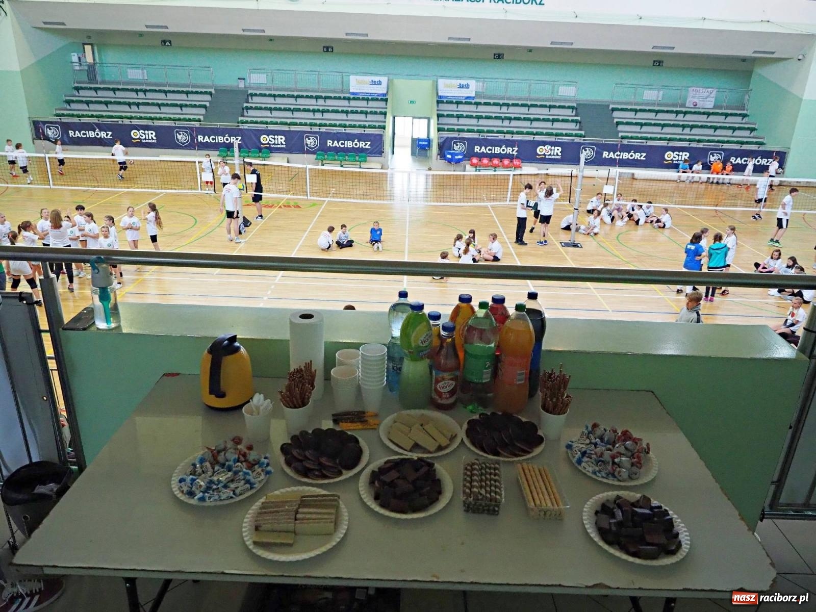 Zdjęcie w galerii na portalu naszraciborz.pl: Gramy dla mamy - młodzi siatkarze rywalizowali w arenie przy Łąkowej [FOTO i WIDEO] wiadomości z regionu