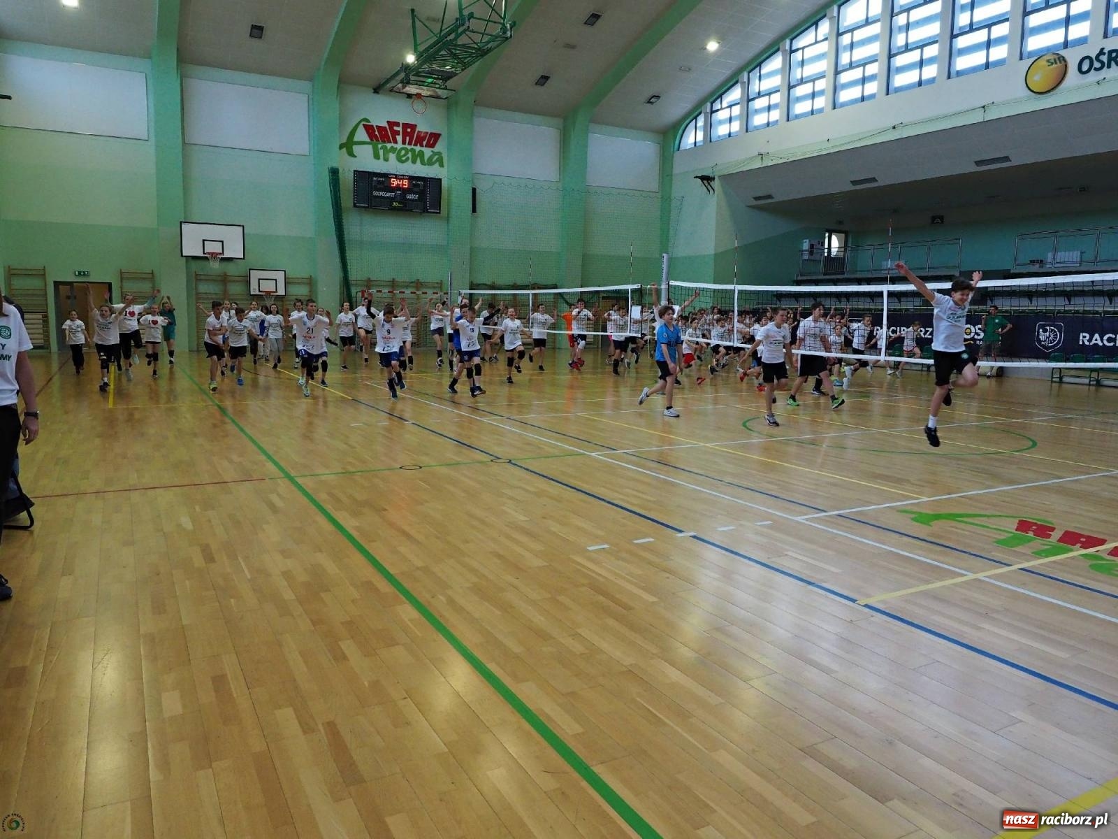 Zdjęcie w galerii na portalu naszraciborz.pl: Gramy dla mamy - młodzi siatkarze rywalizowali w arenie przy Łąkowej [FOTO i WIDEO] wiadomości z regionu