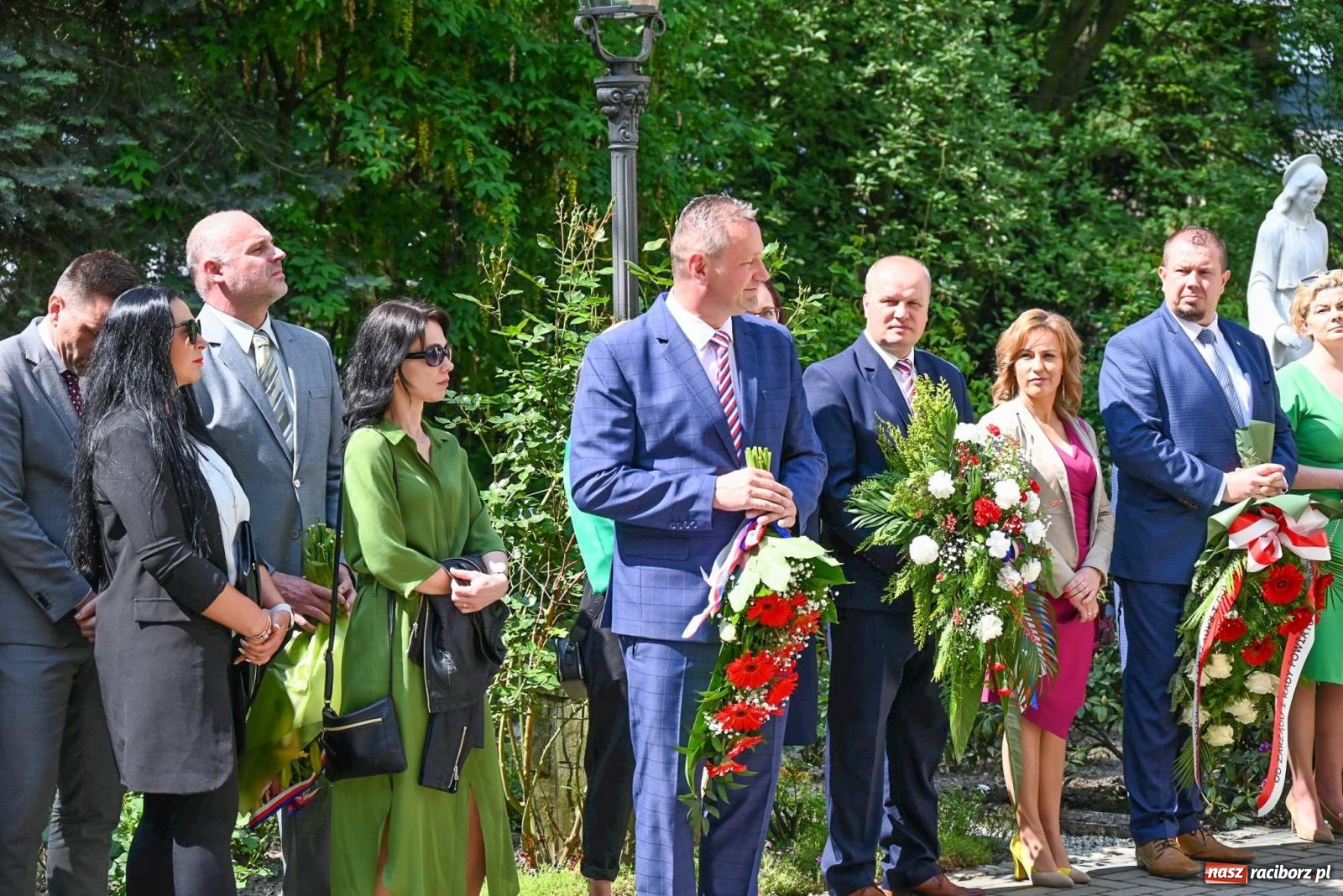 Zdjęcie w galerii na portalu naszraciborz.pl: Dęby, muzyka i partnerstwo. W Krzyżanowicach koncertowali filharmonicy z Katowic [FOTO i WIDEO] wiadomości z regionu