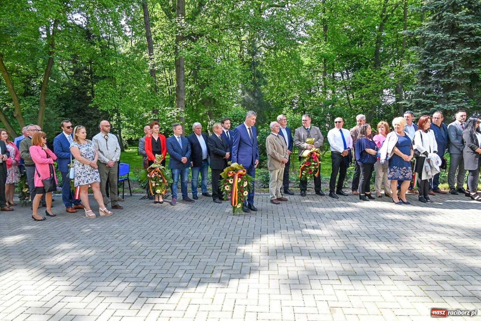 Zdjęcie w galerii na portalu naszraciborz.pl: Dęby, muzyka i partnerstwo. W Krzyżanowicach koncertowali filharmonicy z Katowic [FOTO i WIDEO] wiadomości z regionu