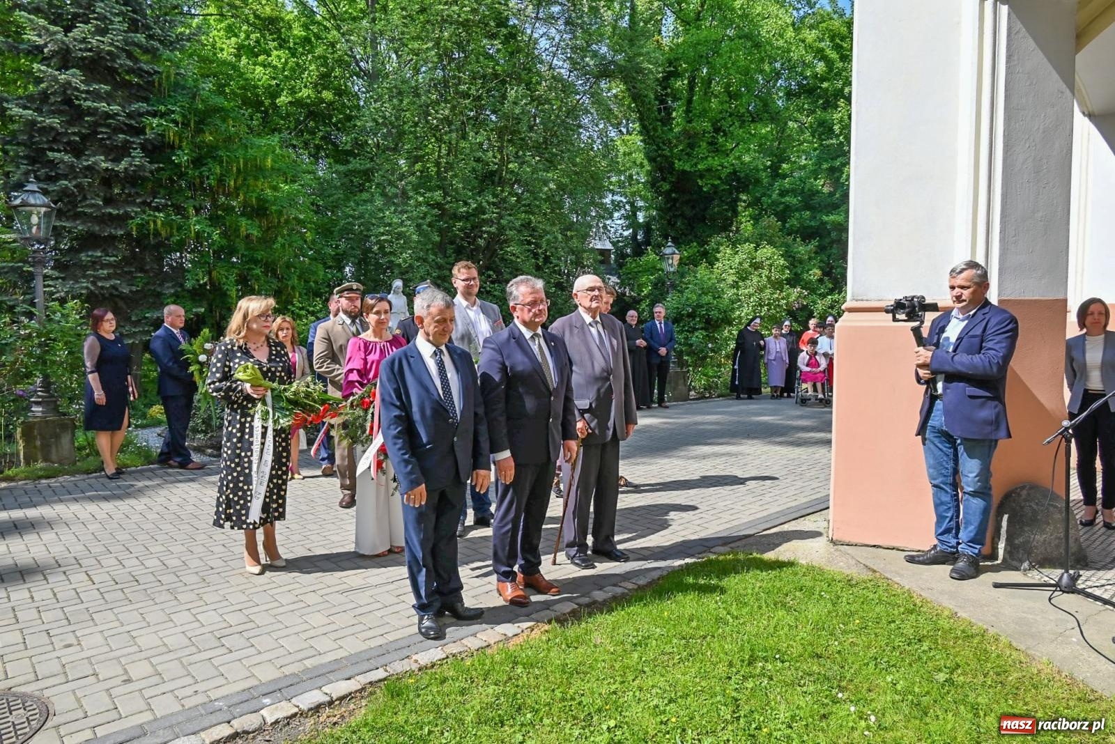 Zdjęcie w galerii na portalu naszraciborz.pl: Dęby, muzyka i partnerstwo. W Krzyżanowicach koncertowali filharmonicy z Katowic [FOTO i WIDEO] wiadomości z regionu