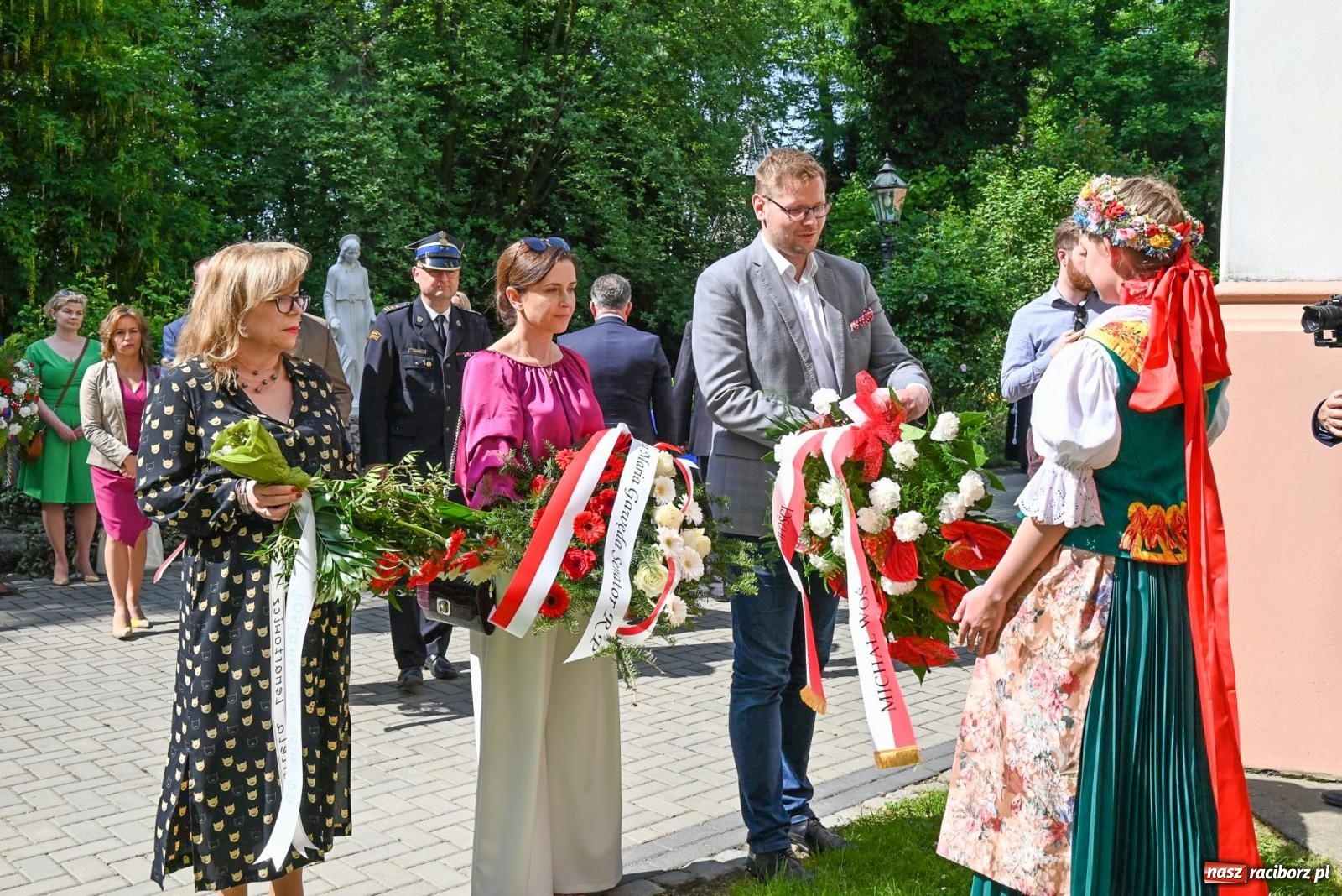 Zdjęcie w galerii na portalu naszraciborz.pl: Dęby, muzyka i partnerstwo. W Krzyżanowicach koncertowali filharmonicy z Katowic [FOTO i WIDEO] wiadomości z regionu