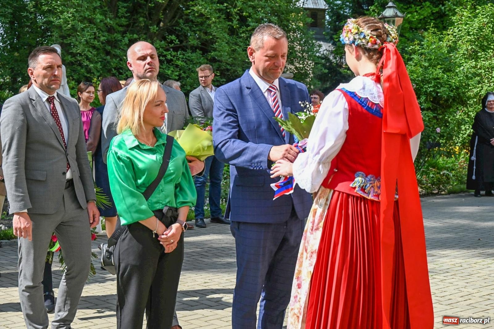 Zdjęcie w galerii na portalu naszraciborz.pl: Dęby, muzyka i partnerstwo. W Krzyżanowicach koncertowali filharmonicy z Katowic [FOTO i WIDEO] wiadomości z regionu