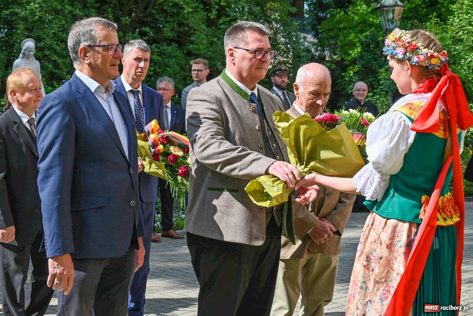 Zdjęcie w galerii na portalu naszraciborz.pl: Dęby, muzyka i partnerstwo. W Krzyżanowicach koncertowali filharmonicy z Katowic [FOTO i WIDEO] wiadomości z regionu