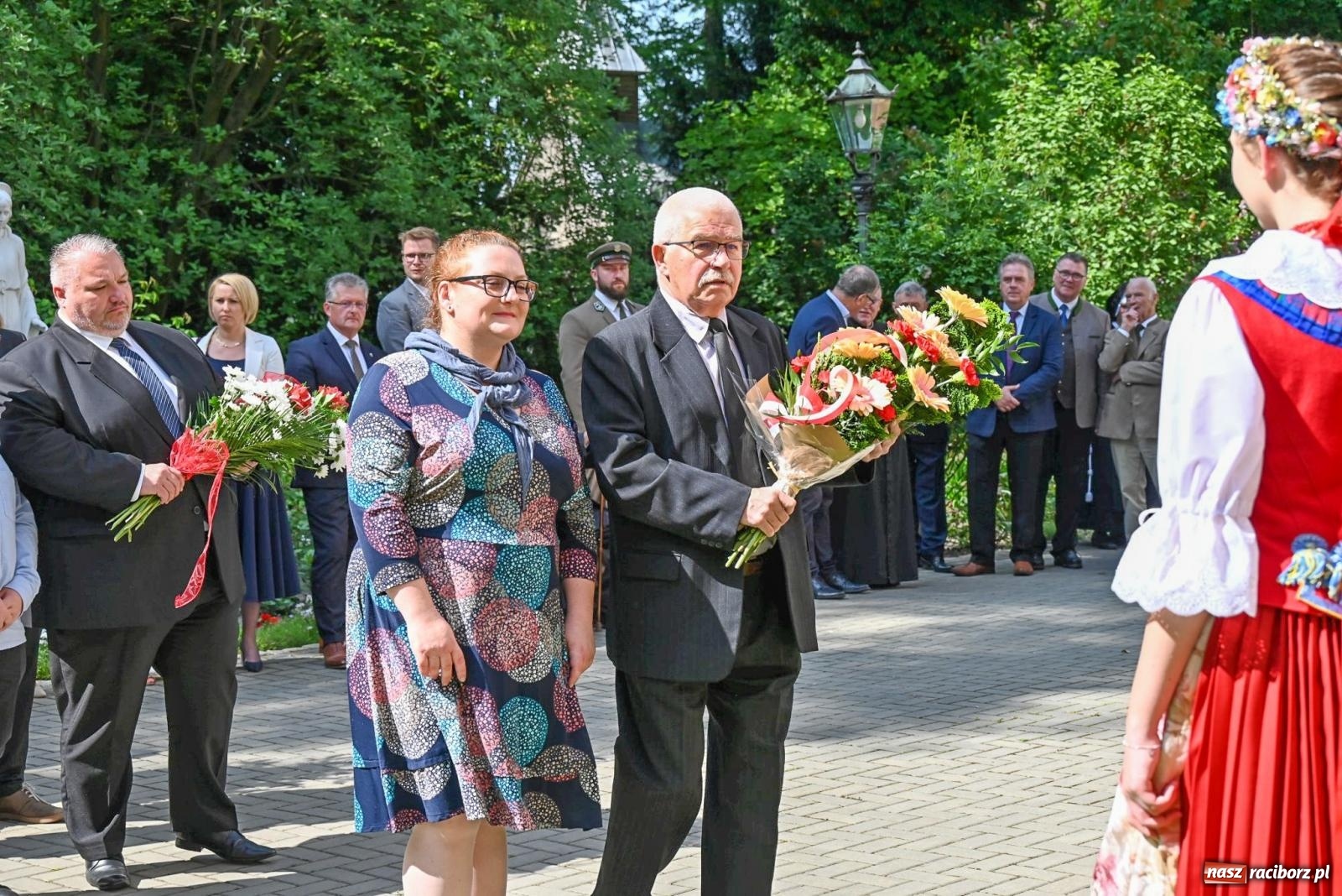 Zdjęcie w galerii na portalu naszraciborz.pl: Dęby, muzyka i partnerstwo. W Krzyżanowicach koncertowali filharmonicy z Katowic [FOTO i WIDEO] wiadomości z regionu