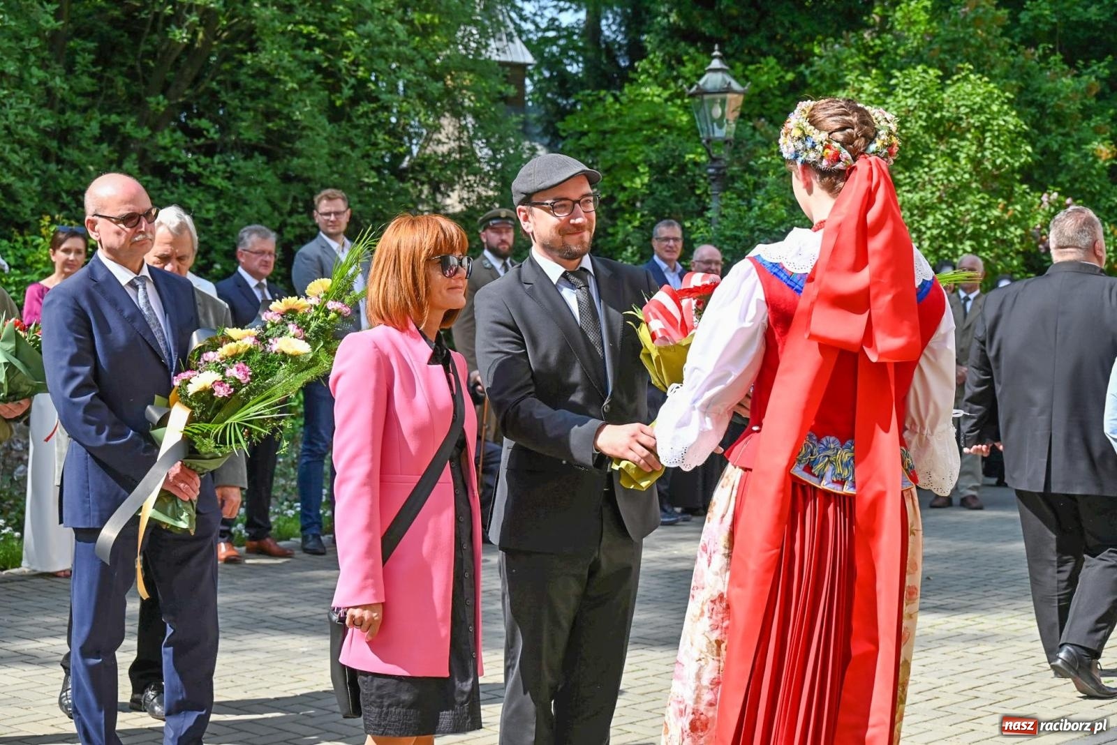 Zdjęcie w galerii na portalu naszraciborz.pl: Dęby, muzyka i partnerstwo. W Krzyżanowicach koncertowali filharmonicy z Katowic [FOTO i WIDEO] wiadomości z regionu