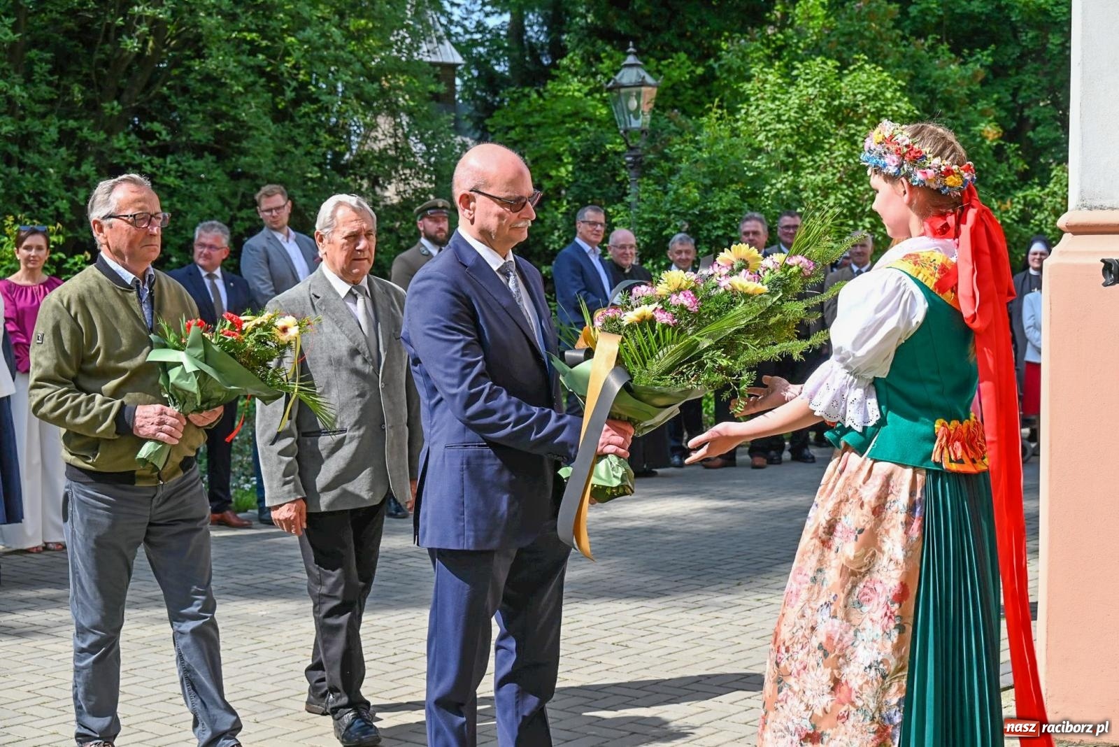 Zdjęcie w galerii na portalu naszraciborz.pl: Dęby, muzyka i partnerstwo. W Krzyżanowicach koncertowali filharmonicy z Katowic [FOTO i WIDEO] wiadomości z regionu