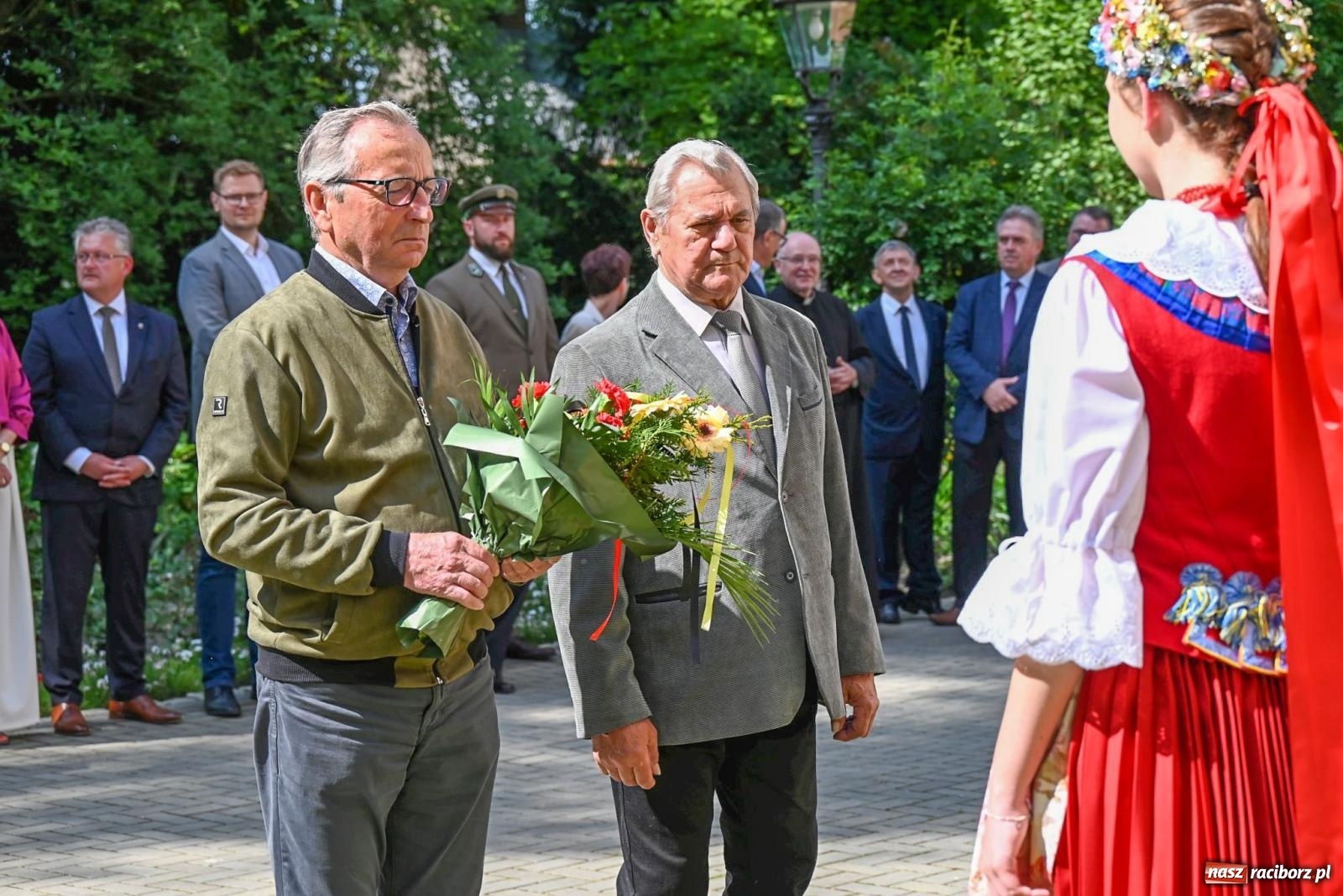 Zdjęcie w galerii na portalu naszraciborz.pl: Dęby, muzyka i partnerstwo. W Krzyżanowicach koncertowali filharmonicy z Katowic [FOTO i WIDEO] wiadomości z regionu