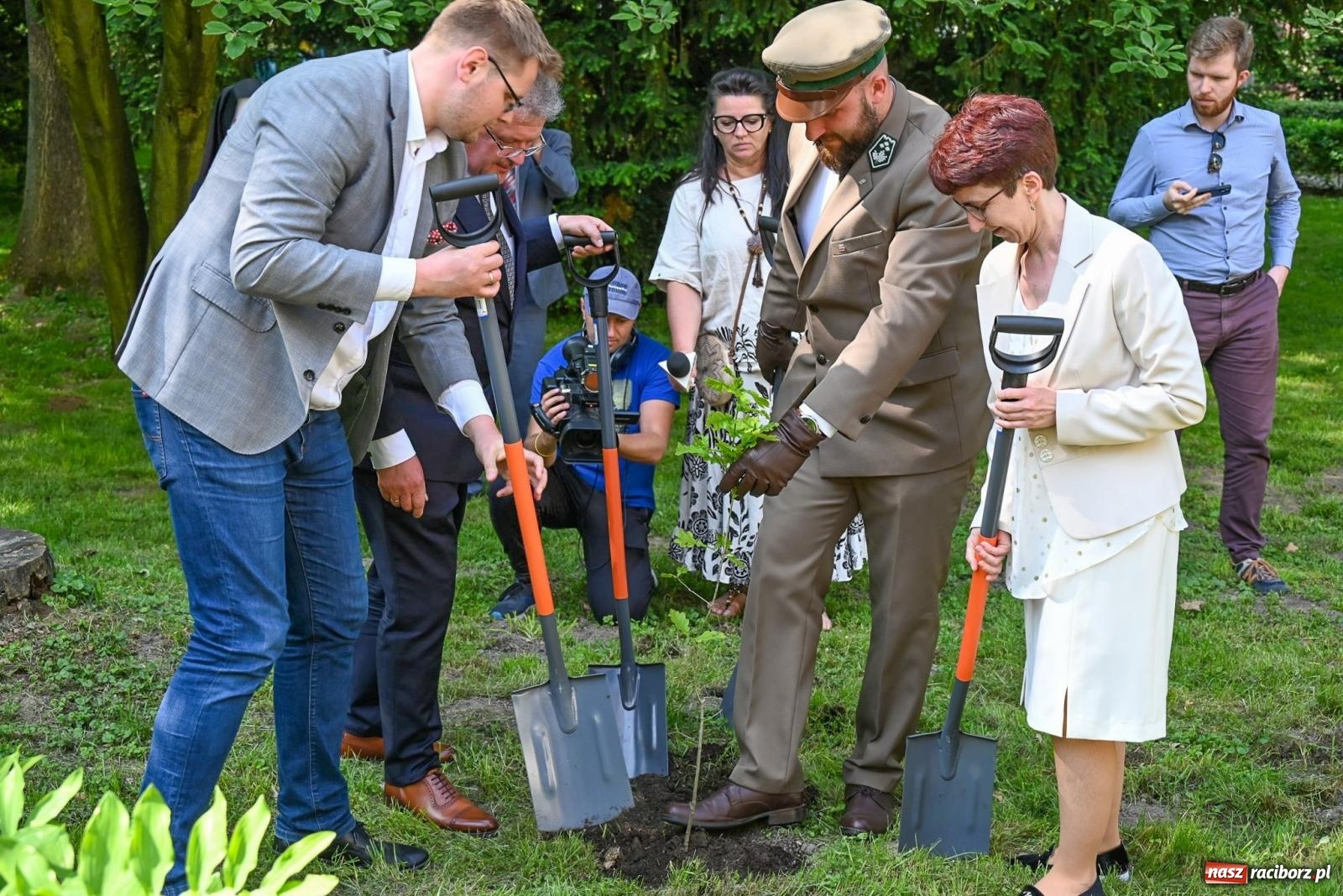 Zdjęcie w galerii na portalu naszraciborz.pl: Dęby, muzyka i partnerstwo. W Krzyżanowicach koncertowali filharmonicy z Katowic [FOTO i WIDEO] wiadomości z regionu