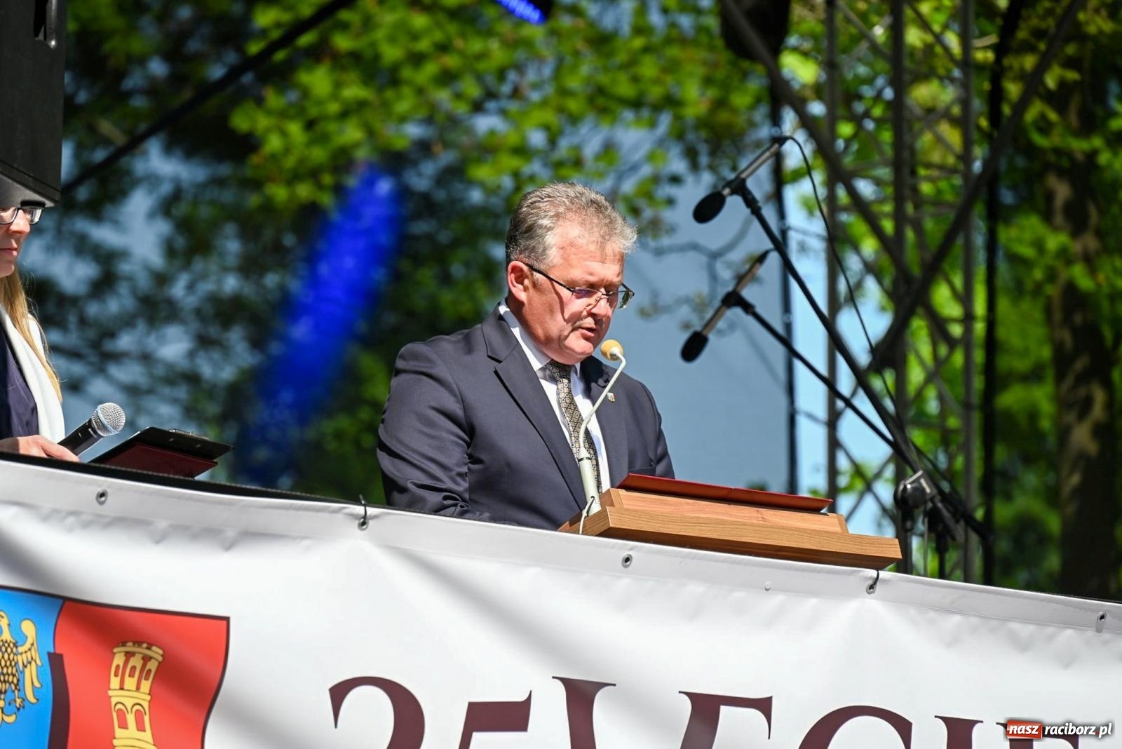 Zdjęcie w galerii na portalu naszraciborz.pl: Dęby, muzyka i partnerstwo. W Krzyżanowicach koncertowali filharmonicy z Katowic [FOTO i WIDEO] wiadomości z regionu