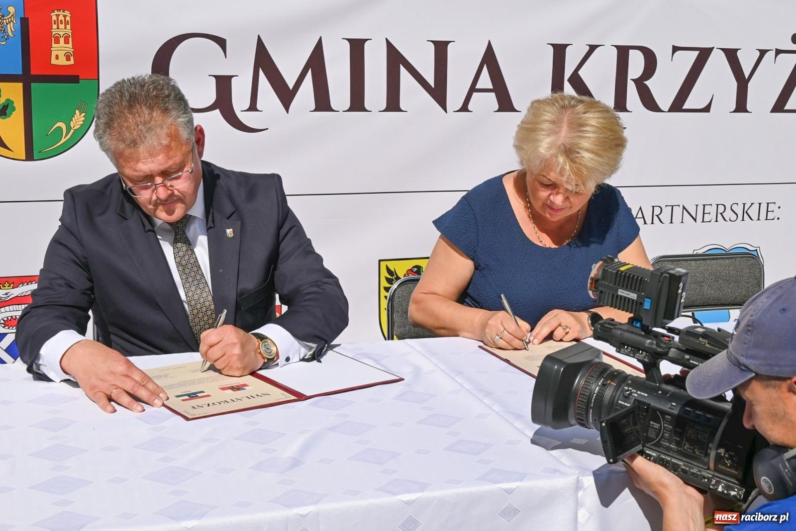 Zdjęcie w galerii na portalu naszraciborz.pl: Dęby, muzyka i partnerstwo. W Krzyżanowicach koncertowali filharmonicy z Katowic [FOTO i WIDEO] wiadomości z regionu