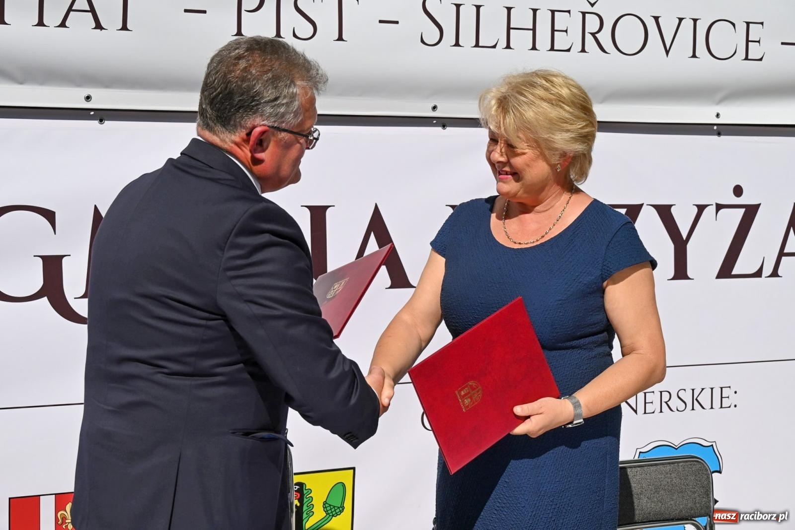 Zdjęcie w galerii na portalu naszraciborz.pl: Dęby, muzyka i partnerstwo. W Krzyżanowicach koncertowali filharmonicy z Katowic [FOTO i WIDEO] wiadomości z regionu