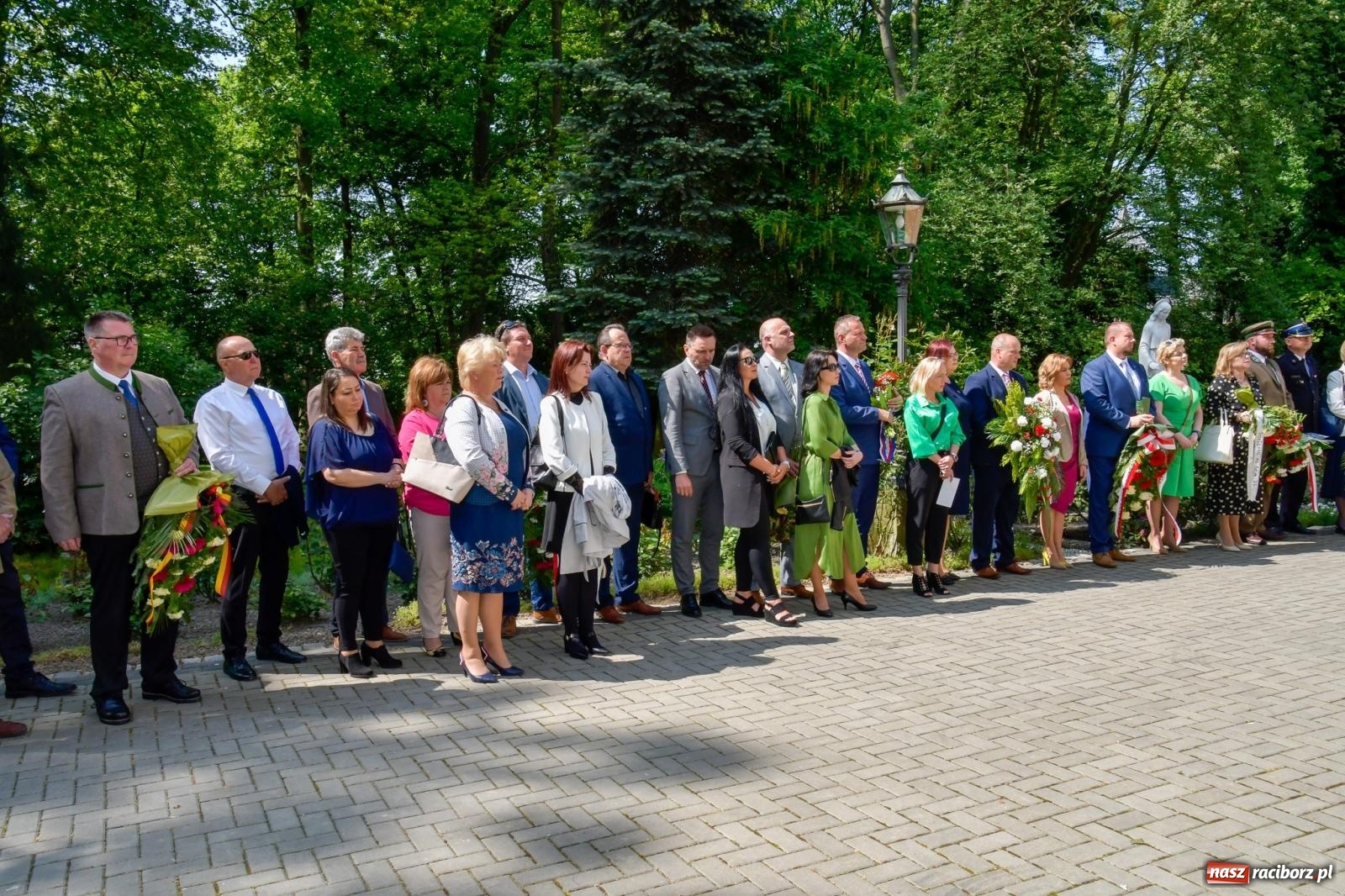Zdjęcie w galerii na portalu naszraciborz.pl: Dęby, muzyka i partnerstwo. W Krzyżanowicach koncertowali filharmonicy z Katowic [FOTO i WIDEO] wiadomości z regionu