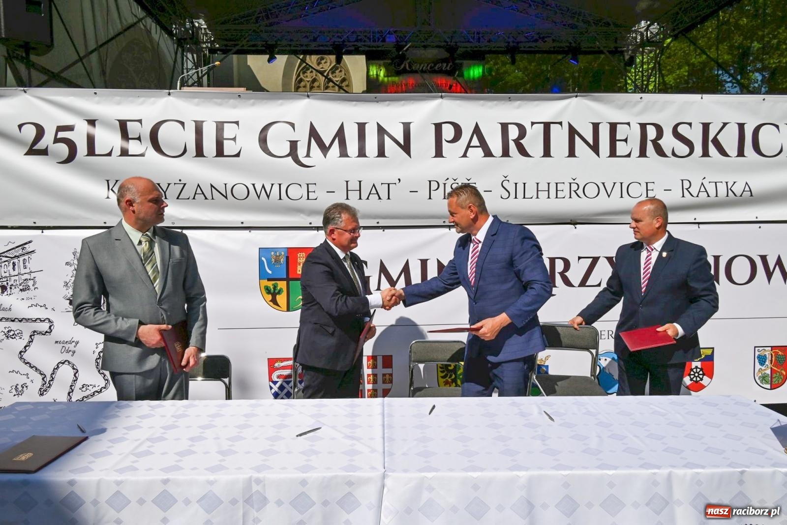 Zdjęcie w galerii na portalu naszraciborz.pl: Dęby, muzyka i partnerstwo. W Krzyżanowicach koncertowali filharmonicy z Katowic [FOTO i WIDEO] wiadomości z regionu