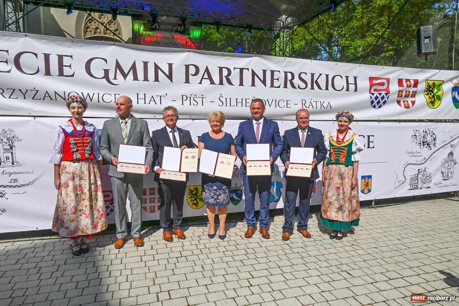 Zdjęcie w galerii na portalu naszraciborz.pl: Dęby, muzyka i partnerstwo. W Krzyżanowicach koncertowali filharmonicy z Katowic [FOTO i WIDEO] wiadomości z regionu