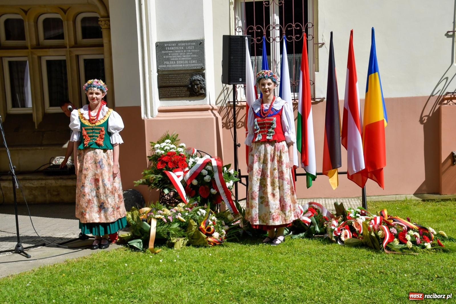 Zdjęcie w galerii na portalu naszraciborz.pl: Dęby, muzyka i partnerstwo. W Krzyżanowicach koncertowali filharmonicy z Katowic [FOTO i WIDEO] wiadomości z regionu