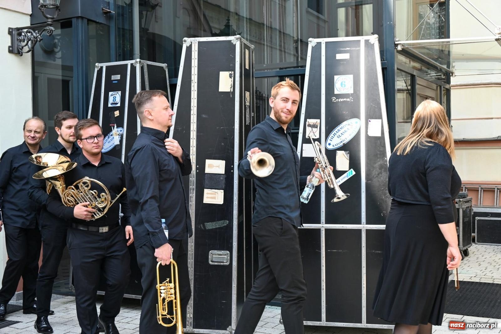 Zdjęcie w galerii na portalu naszraciborz.pl: Dęby, muzyka i partnerstwo. W Krzyżanowicach koncertowali filharmonicy z Katowic [FOTO i WIDEO] wiadomości z regionu