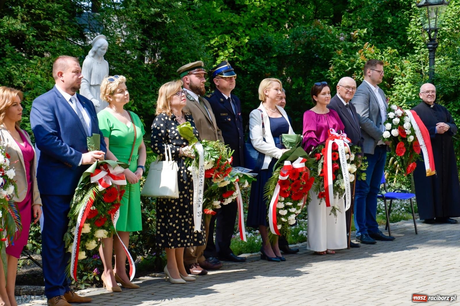 Zdjęcie w galerii na portalu naszraciborz.pl: Dęby, muzyka i partnerstwo. W Krzyżanowicach koncertowali filharmonicy z Katowic [FOTO i WIDEO] wiadomości z regionu
