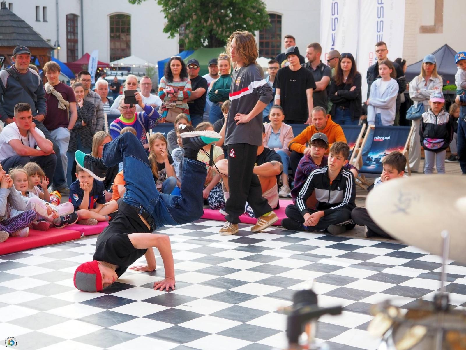 Zdjęcie w galerii na portalu naszraciborz.pl: Sobotni hip-hop na piastowskim zamku wiadomości z regionu