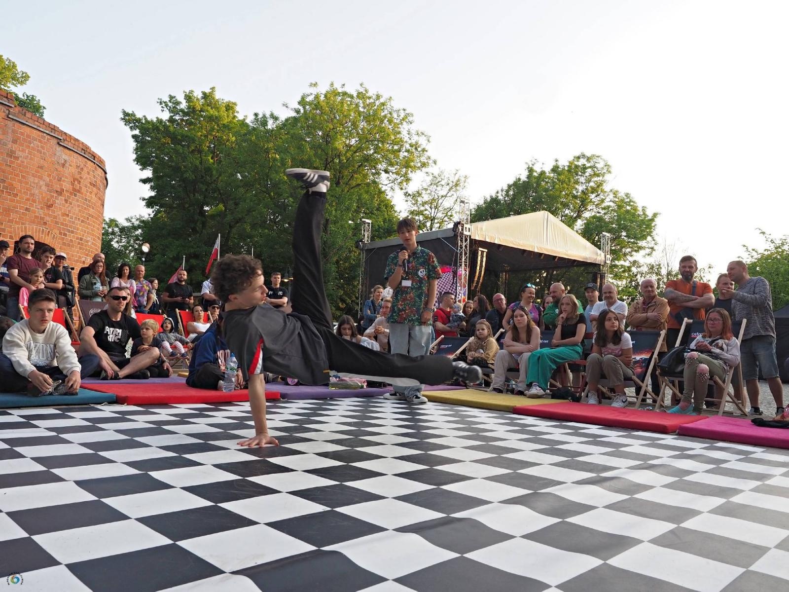 Zdjęcie w galerii na portalu naszraciborz.pl: Sobotni hip-hop na piastowskim zamku wiadomości z regionu