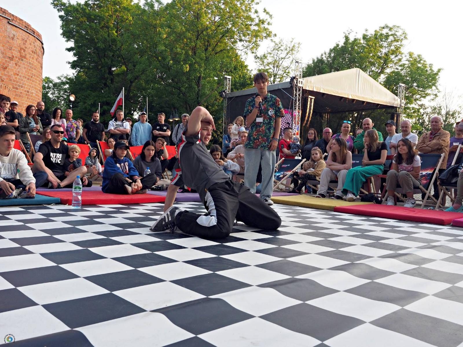 Zdjęcie w galerii na portalu naszraciborz.pl: Sobotni hip-hop na piastowskim zamku wiadomości z regionu