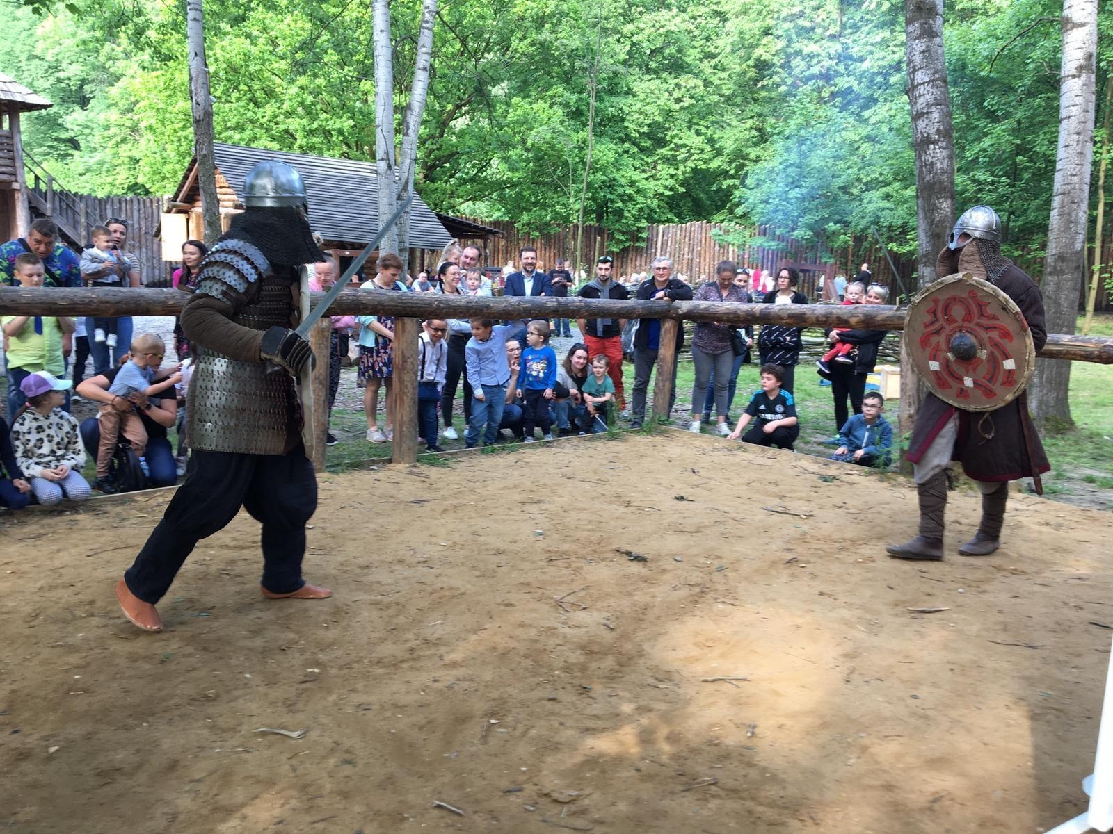 Zdjęcie w galerii na portalu naszraciborz.pl: Festyn Rodzinny z walkami wiadomości z regionu