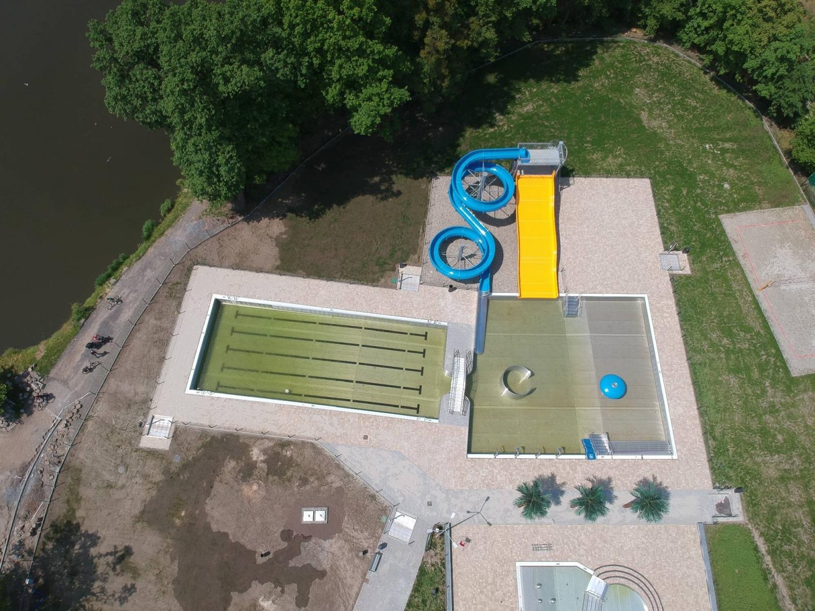 Zdjęcie w galerii na portalu naszraciborz.pl: Nowy basen w Tworkowie z lotu ptaka [FOTO] wiadomości z regionu