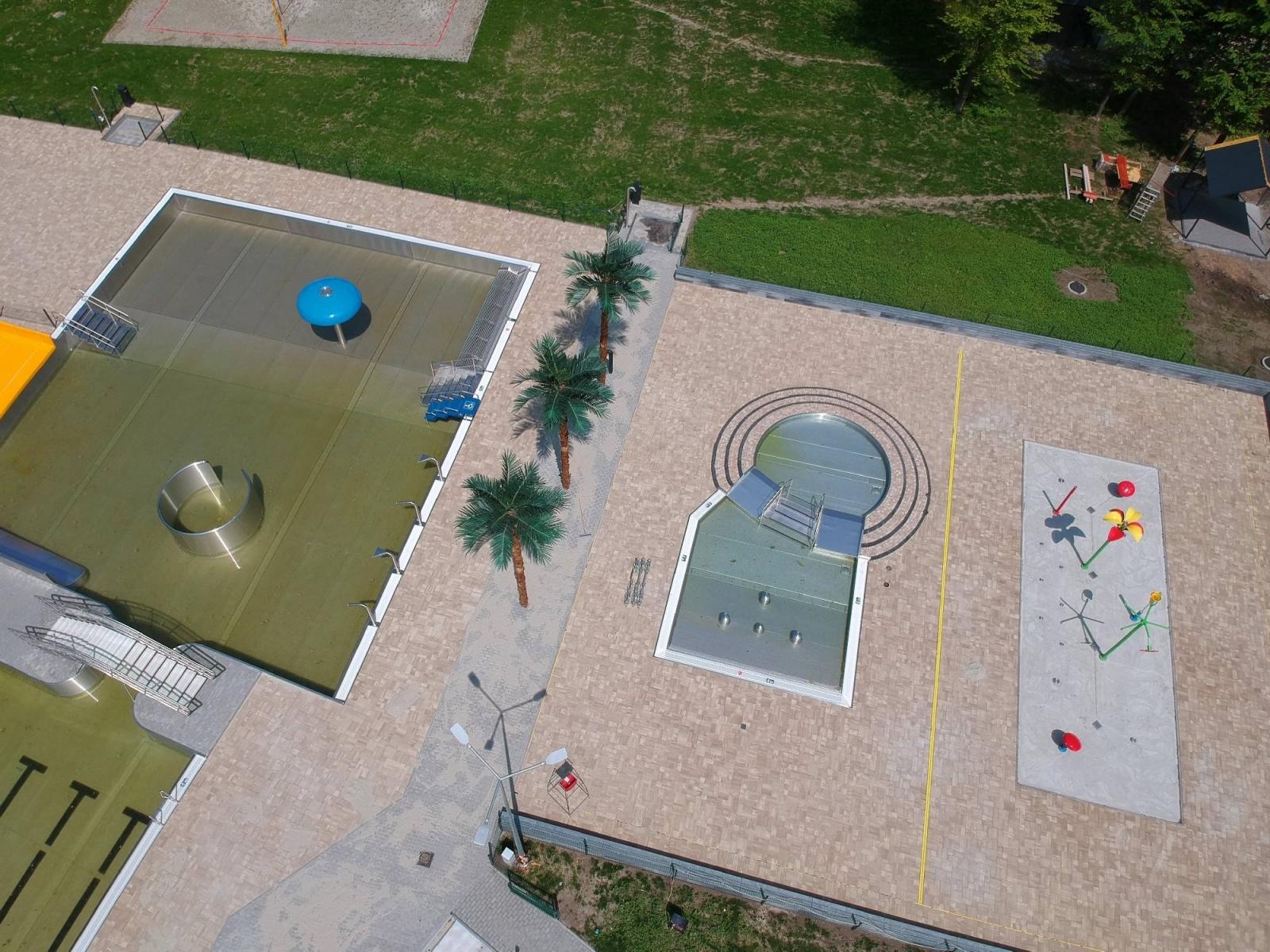 Zdjęcie w galerii na portalu naszraciborz.pl: Nowy basen w Tworkowie z lotu ptaka [FOTO] wiadomości z regionu