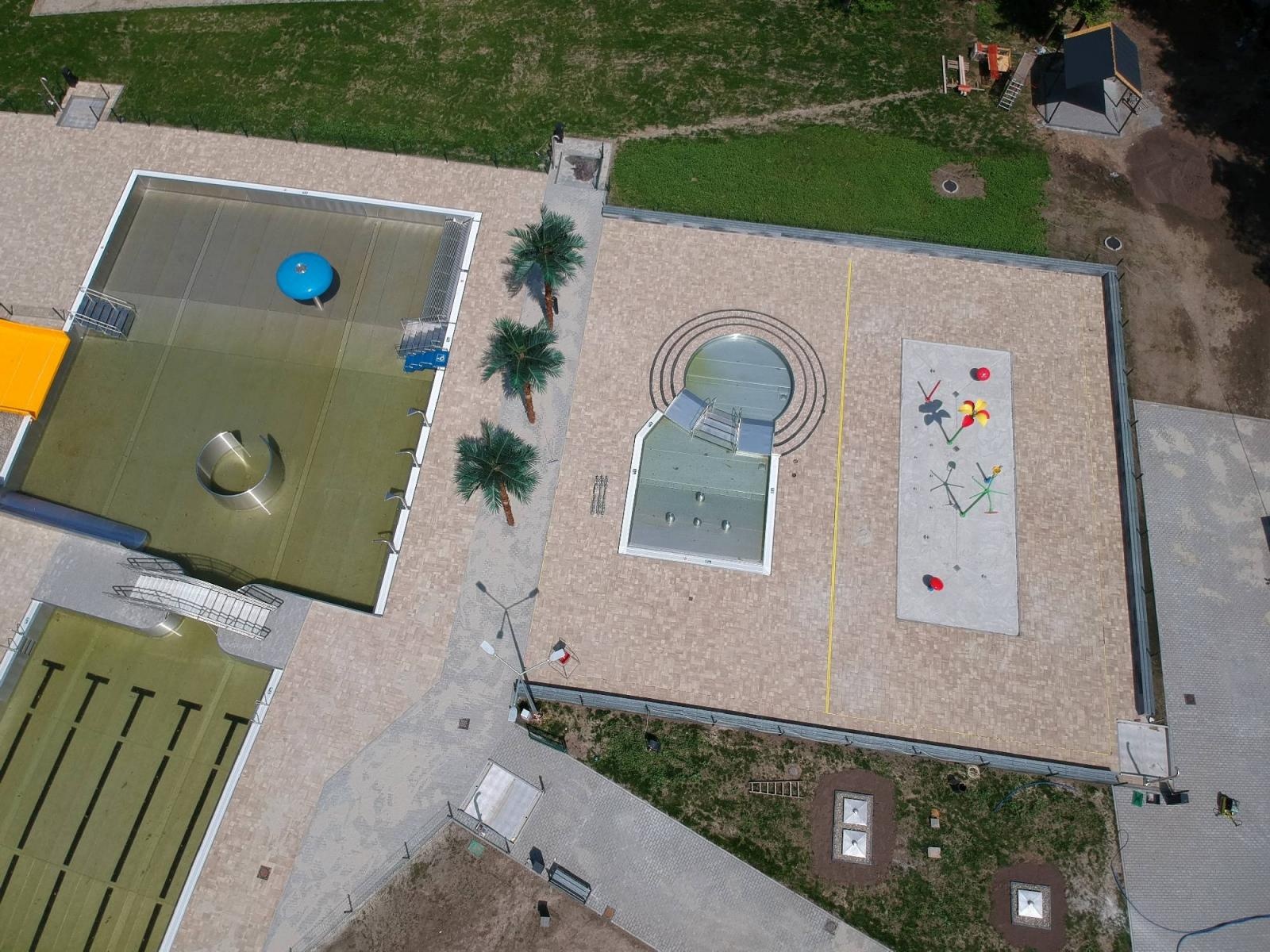 Zdjęcie w galerii na portalu naszraciborz.pl: Nowy basen w Tworkowie z lotu ptaka [FOTO] wiadomości z regionu