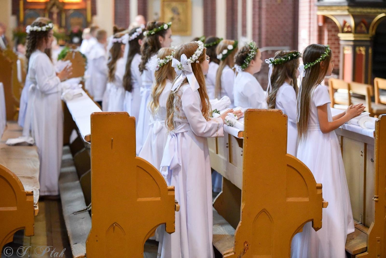 Zdjęcie w galerii na portalu naszraciborz.pl: I Komunia Święta w parafii starowiejskiej wiadomości z regionu