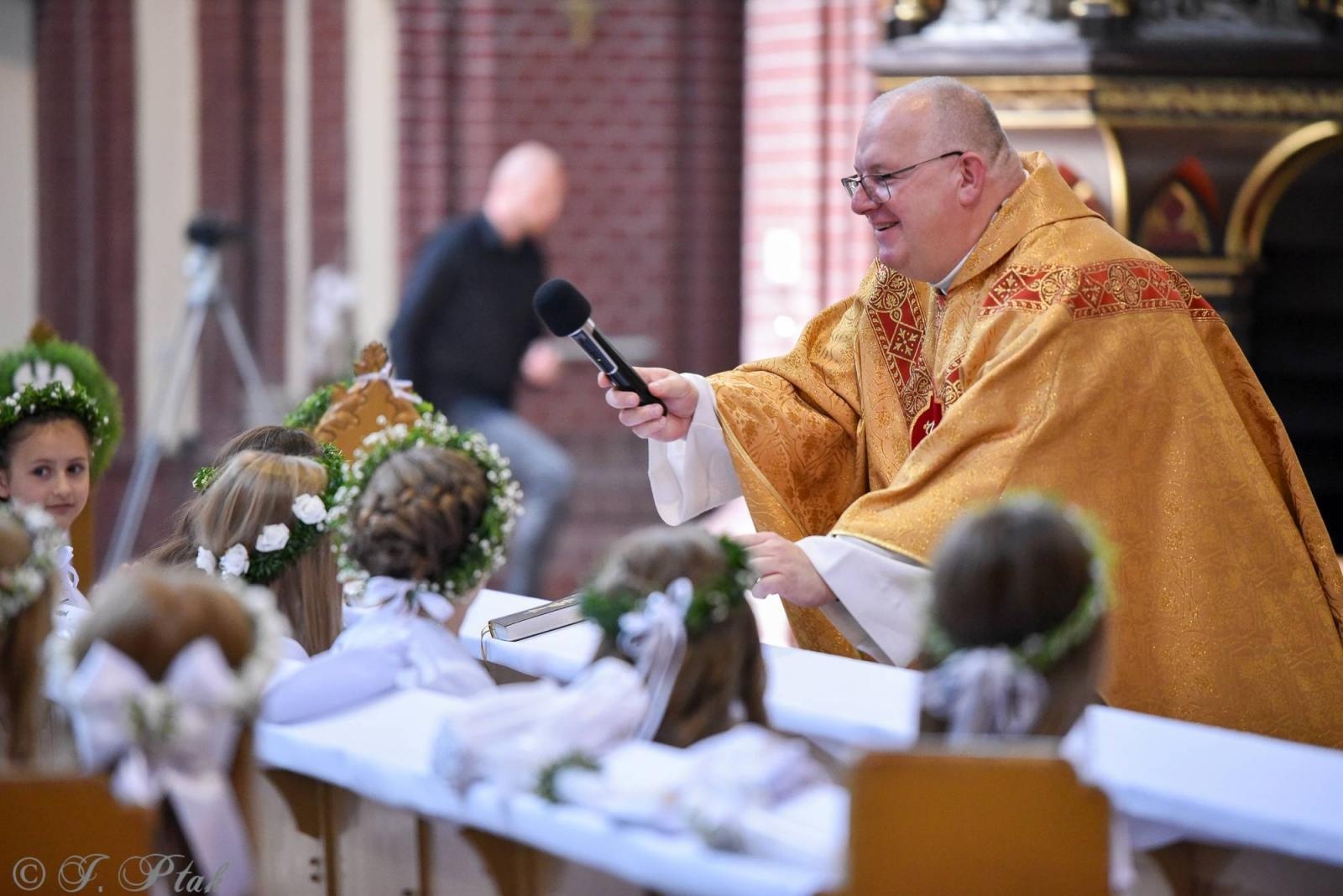Zdjęcie w galerii na portalu naszraciborz.pl: I Komunia Święta w parafii starowiejskiej wiadomości z regionu