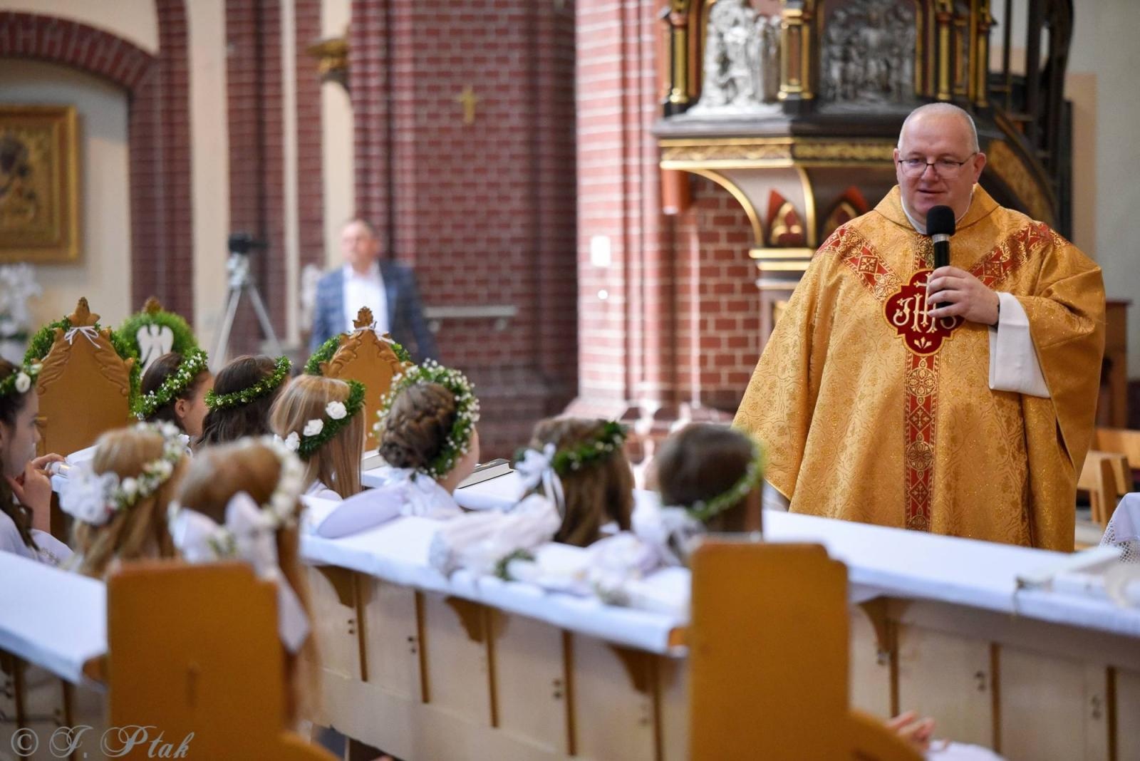 Zdjęcie w galerii na portalu naszraciborz.pl: I Komunia Święta w parafii starowiejskiej wiadomości z regionu