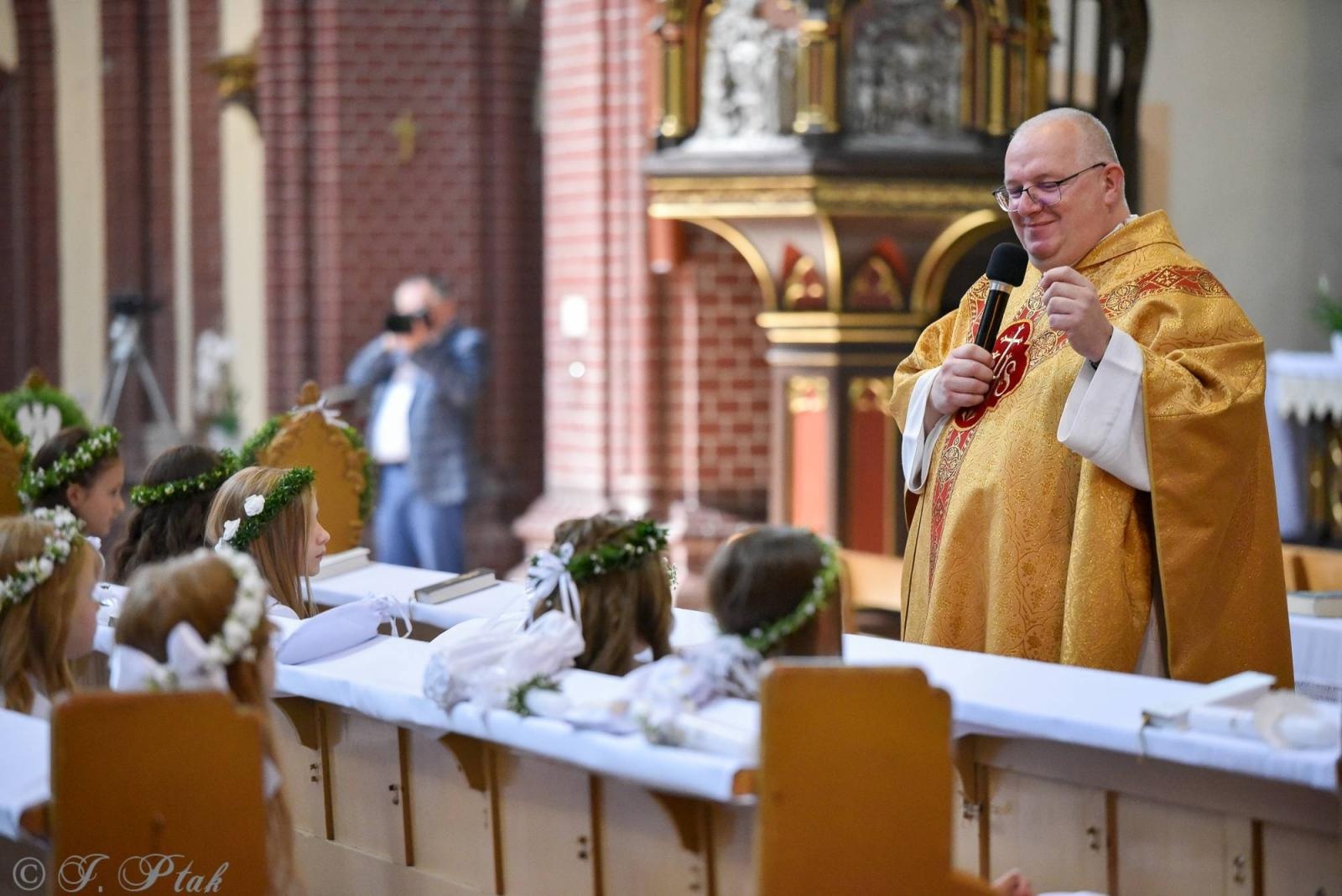 Zdjęcie w galerii na portalu naszraciborz.pl: I Komunia Święta w parafii starowiejskiej wiadomości z regionu