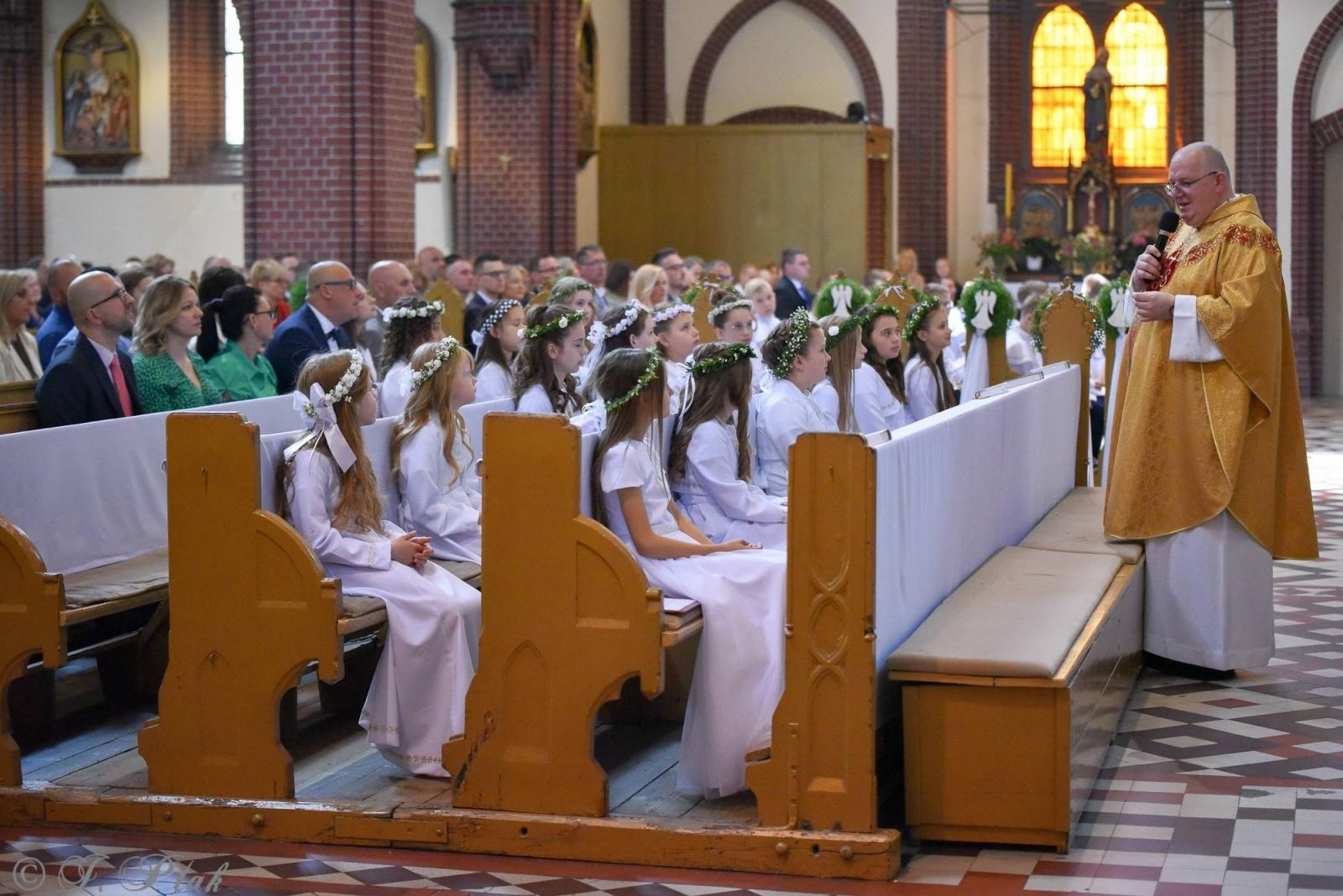 Zdjęcie w galerii na portalu naszraciborz.pl: I Komunia Święta w parafii starowiejskiej wiadomości z regionu