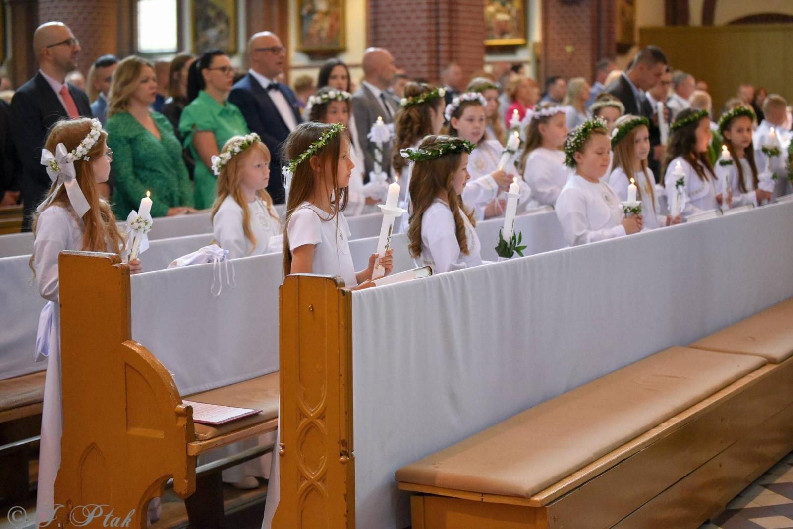 Zdjęcie w galerii na portalu naszraciborz.pl: I Komunia Święta w parafii starowiejskiej wiadomości z regionu